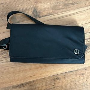 Lululemon crossbody clutch wallet
